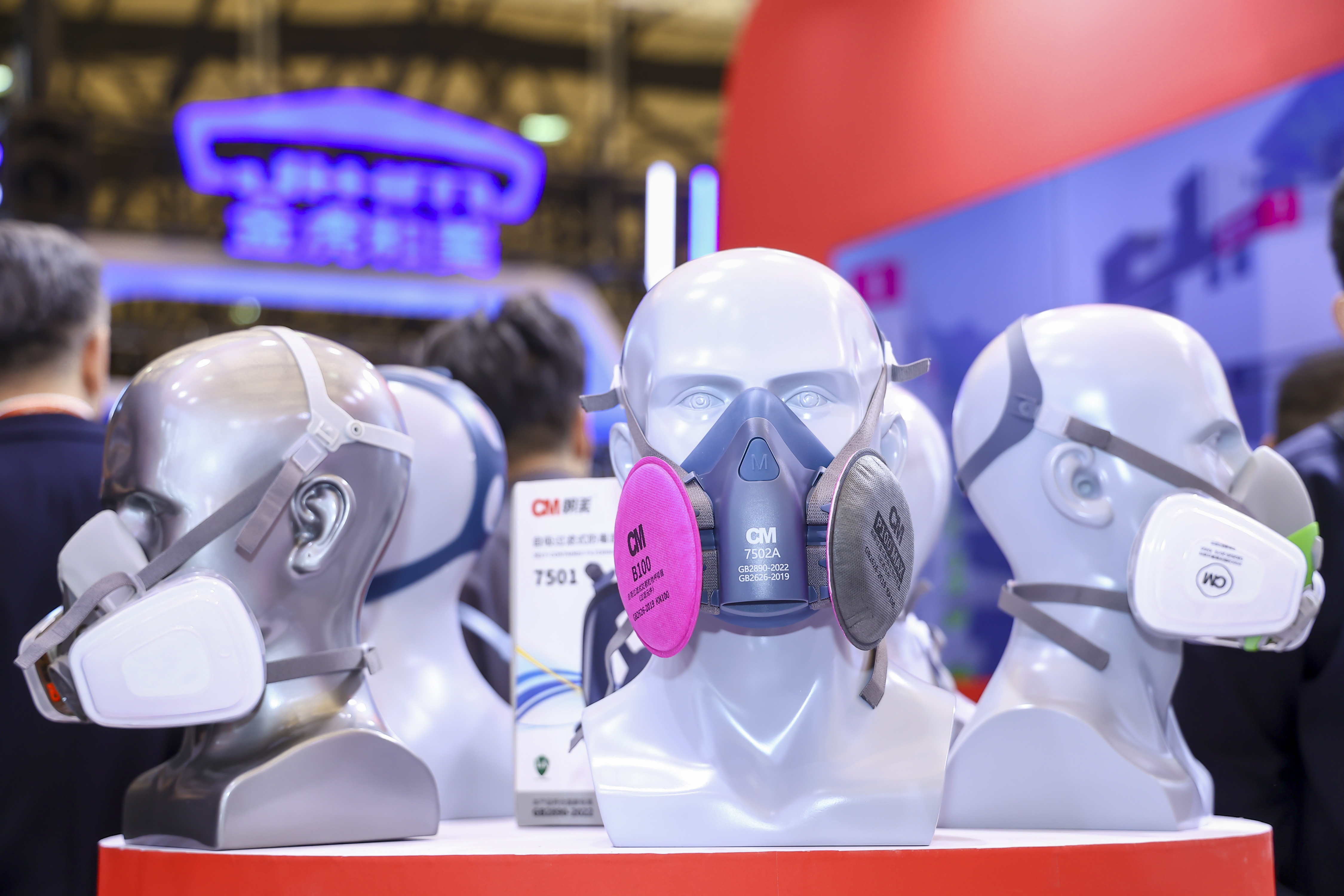 防护口罩 vs 防毒面具：区别、适用场景与选购指南