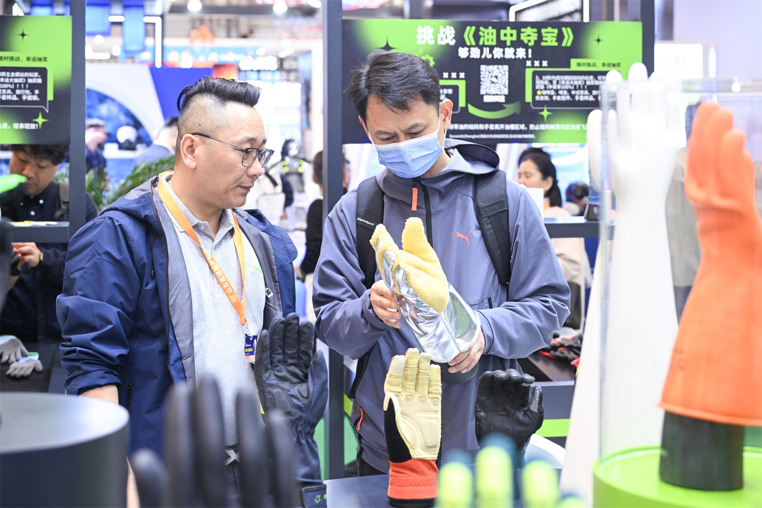 耐油劳保用品：耐油手套、耐油鞋、耐油工作服